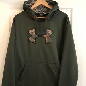 Men’s Underarmour hoodie